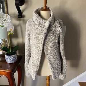 Dylan by True Grit Fluzzy Faux Sherpa Jacket